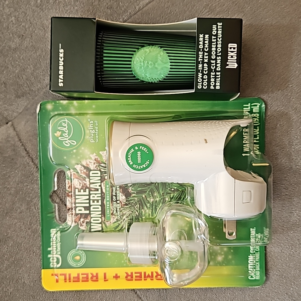 NIB ☕️ Starbucks Mini 2024 Green Glow-In-The-Dark Tumbler Key Chain Lot